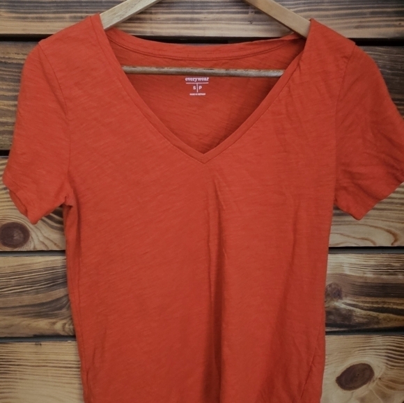 Ladies old navy t shirt - Picture 4 of 4